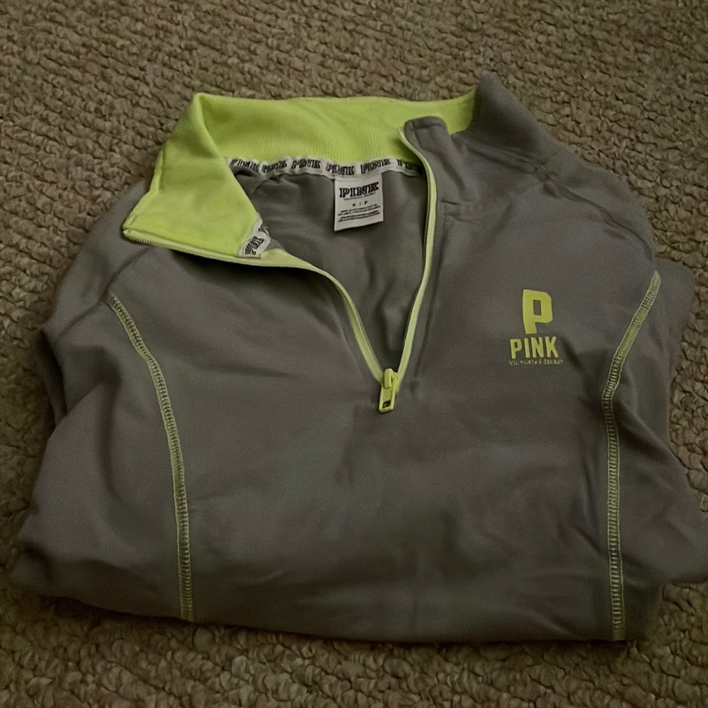 Athletic pull over
